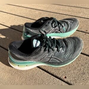 Women’s ASICS gel kayano 28 size 10